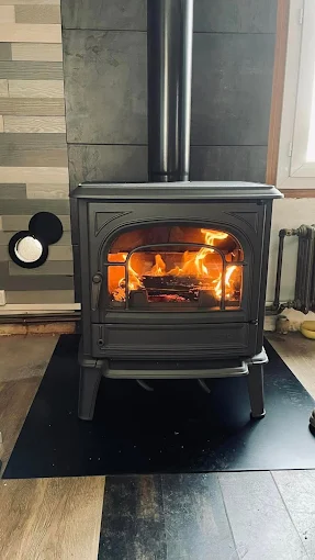 Installation d'un poêle à bois par KLCE Energies à Roimorvan