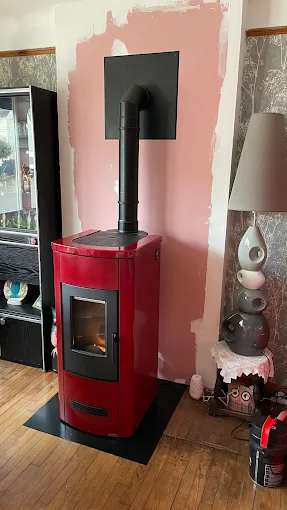 Installation d'un poêle à granulés par KLCE Energies à Roimorvan